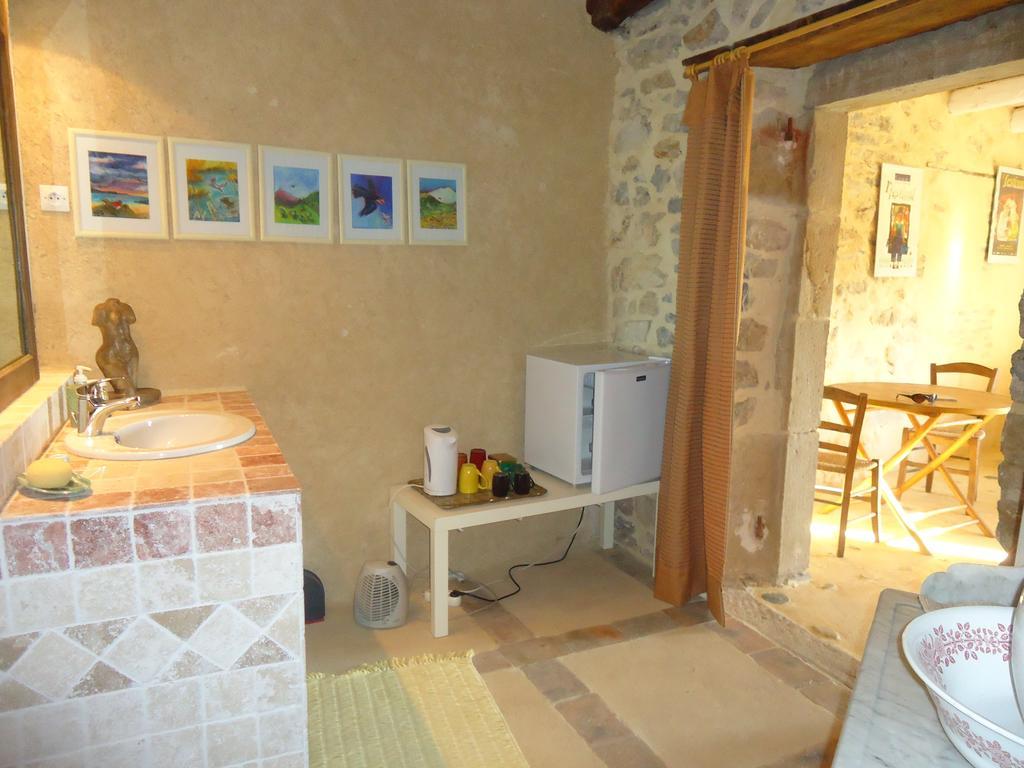 La Colline Bleue Bed & Breakfast Banne ภายนอก รูปภาพ
