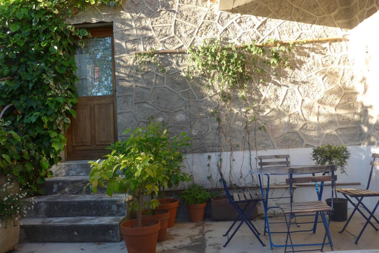 La Colline Bleue Bed & Breakfast Banne ภายนอก รูปภาพ